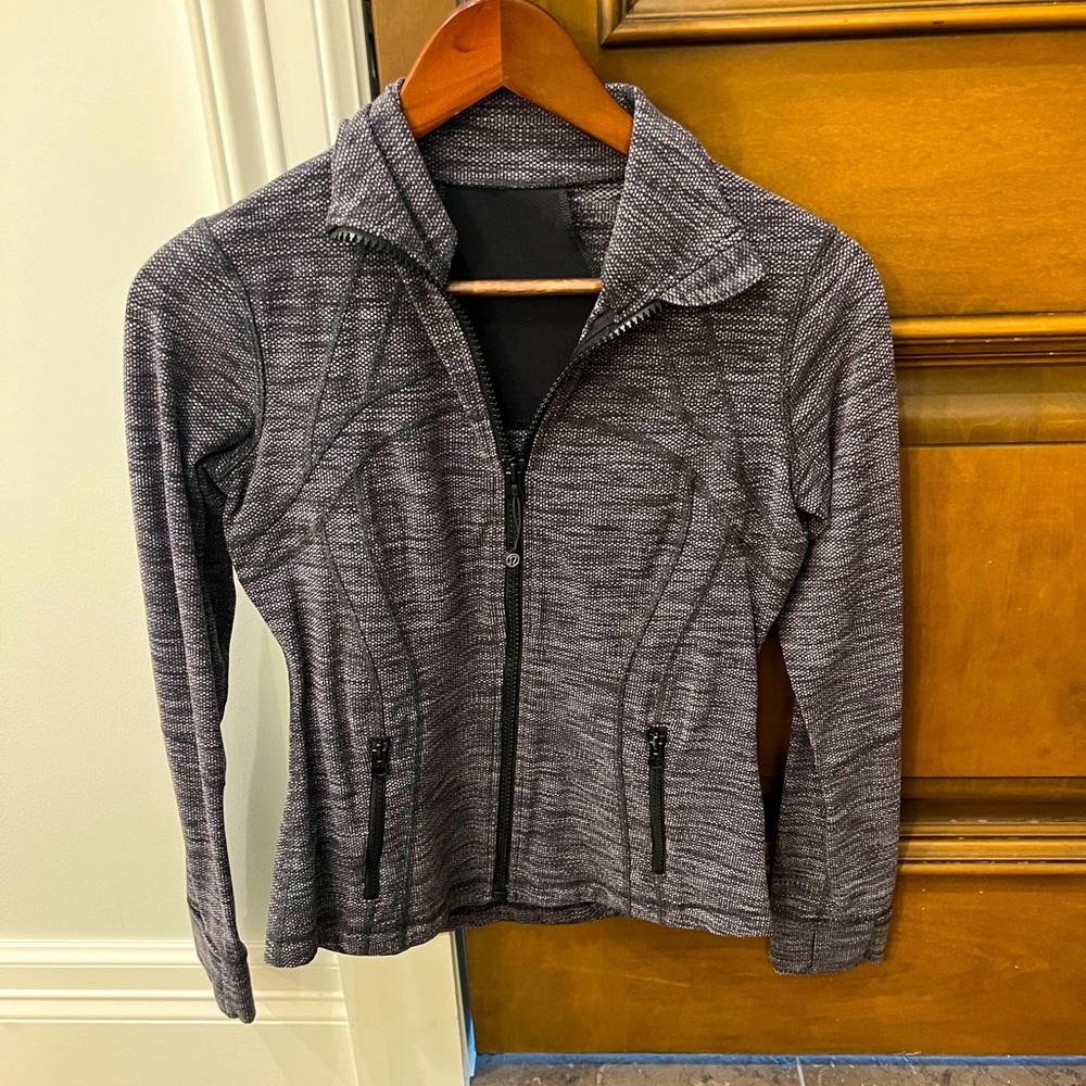 Women’s Lululemon Define Jacket
Luon Size 6 in color Heathered Black
